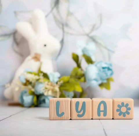 4 Cubes en Bois de 5cm x 5cm + 55 Stickers gris