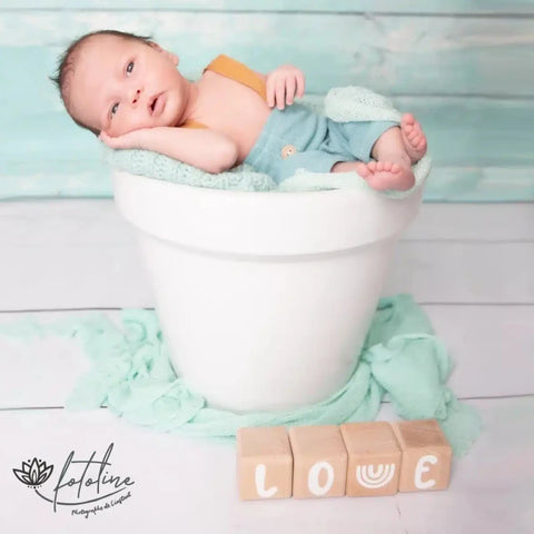 4 Cubes en Bois de 5cm x 5cm + 55 Stickers blancs