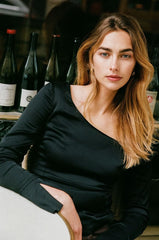 Top satinée manches longues noir à encolure asymétrique - Azalée