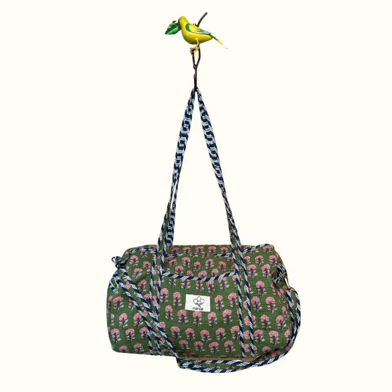 Sac de voyage matelassé – "Pink grove in the forest"