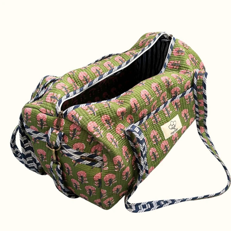 Sac de voyage matelassé – "Pink grove in the forest"