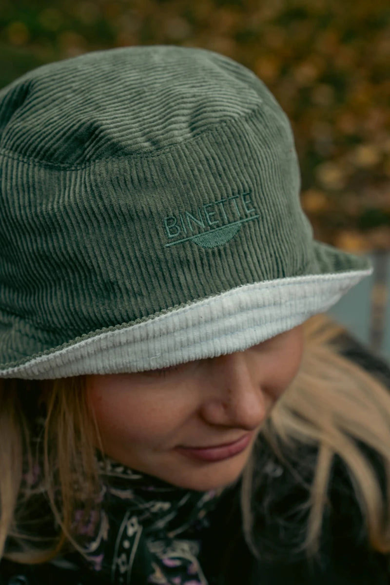 Bob réversible Binette velours côtélés blanc/vert