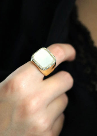 Chevalière femme Séraphine Nacre plaqué or