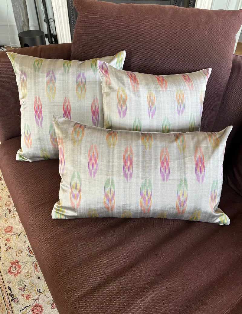 Housse de coussin Shan grise et rose