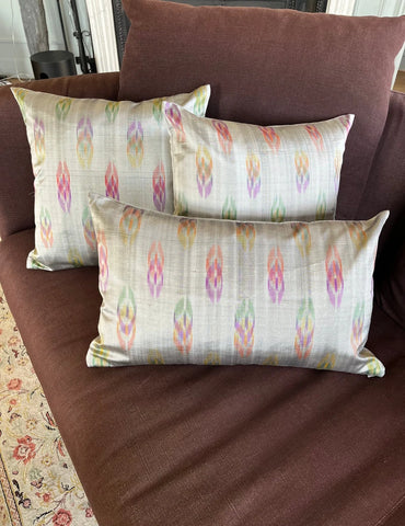 Housse de coussin Shan grise et rose