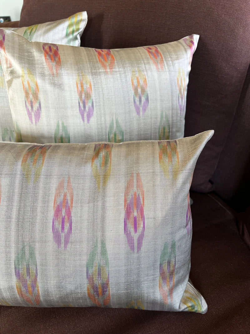 Housse de coussin Shan grise et rose