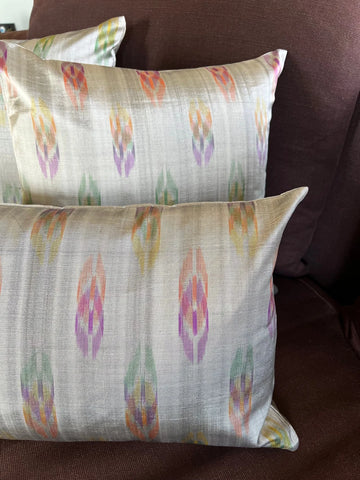 Housse de coussin Shan grise et rose