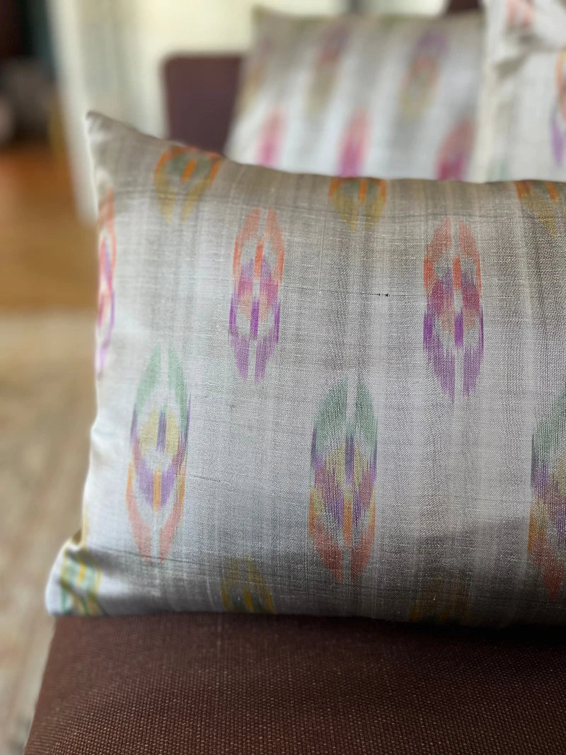 Housse de coussin Shan grise et rose