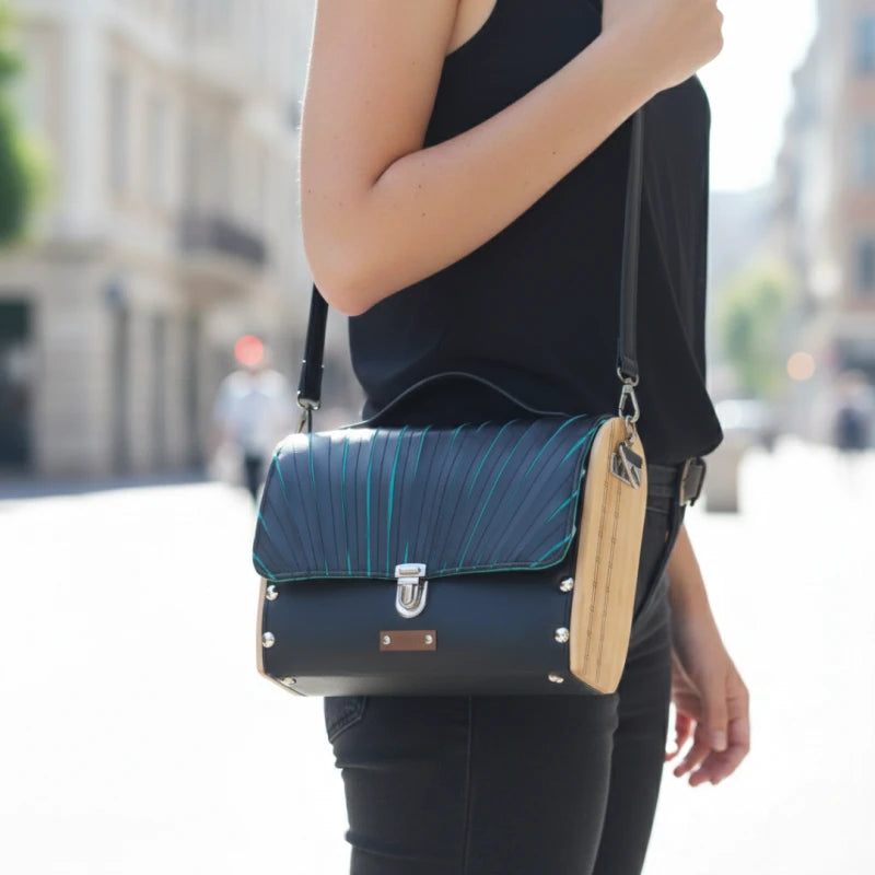 Petit sac cartable bois et alter-cuir de raisin noir 175