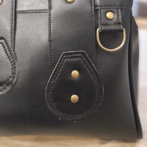 Sac à main alter-cuir de raisin noir poignées en bois 130