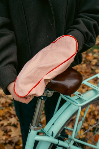 Charlotte de selle de vélo rose coeur ❣️