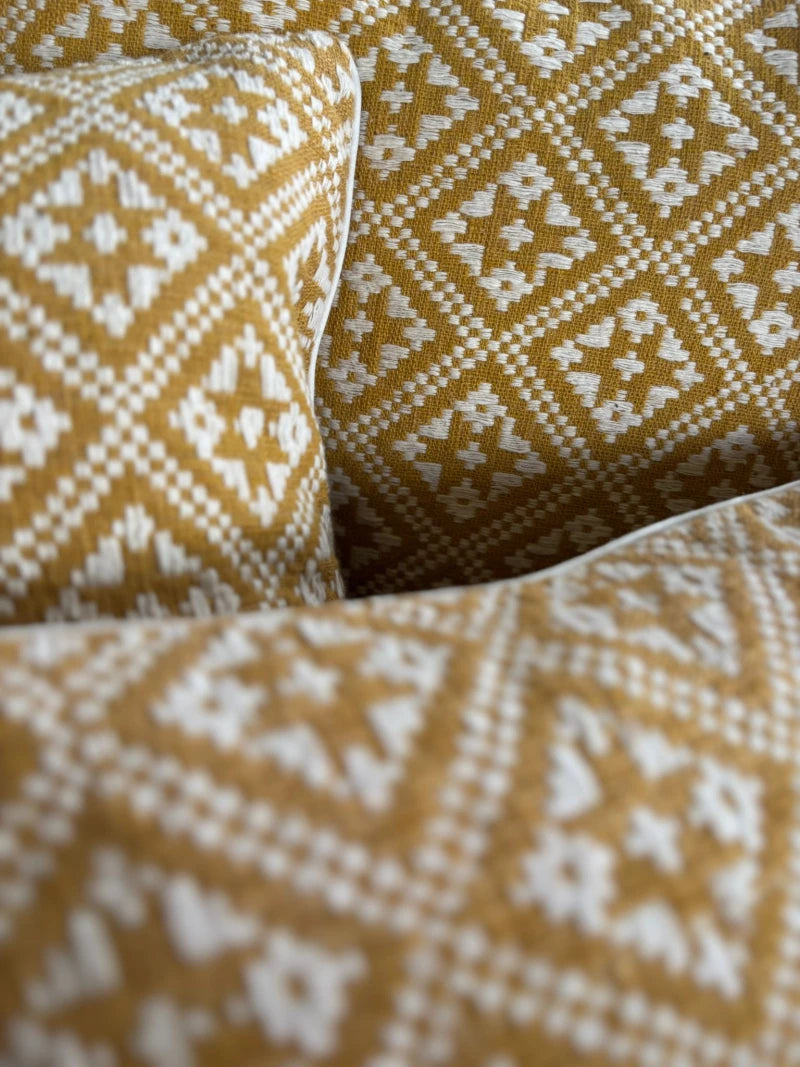 Housse de coussin Dokmai moutarde