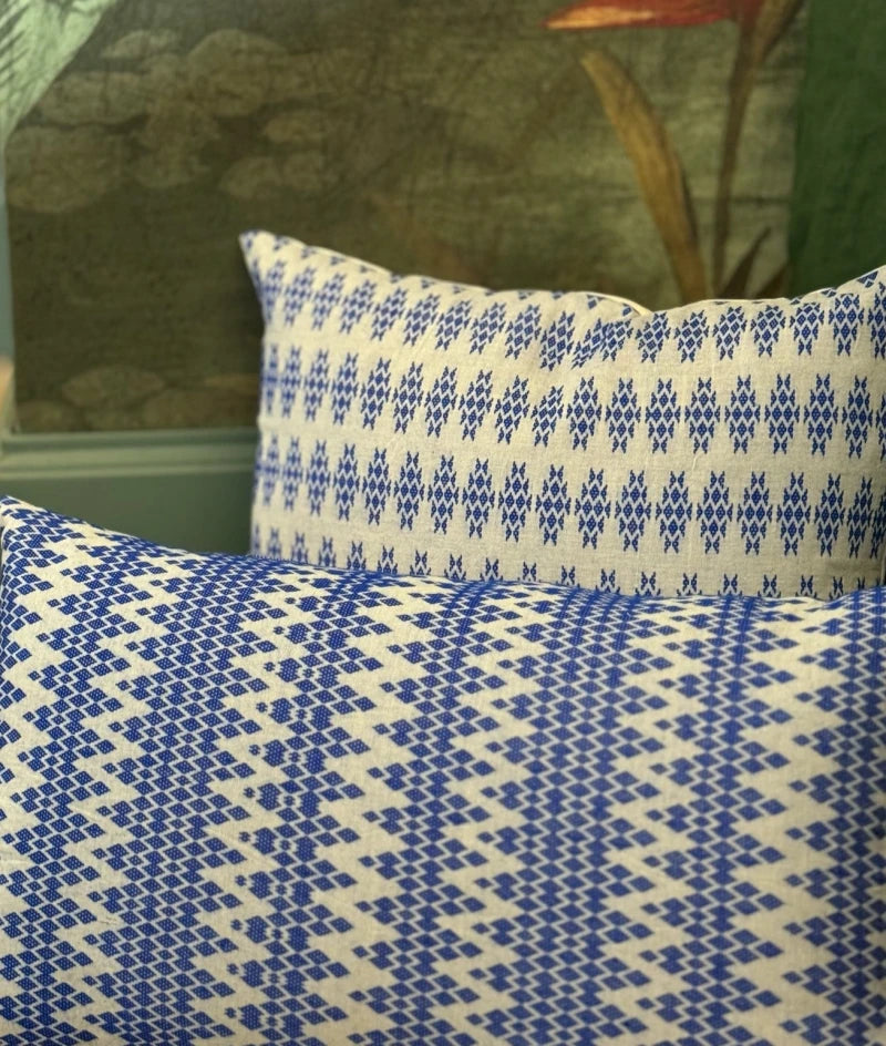 Housse de coussin Kachin blanc et bleu