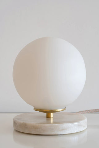 Lampe vintage en opaline blanche – Isabelle