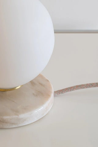 Lampe vintage en opaline blanche – Isabelle