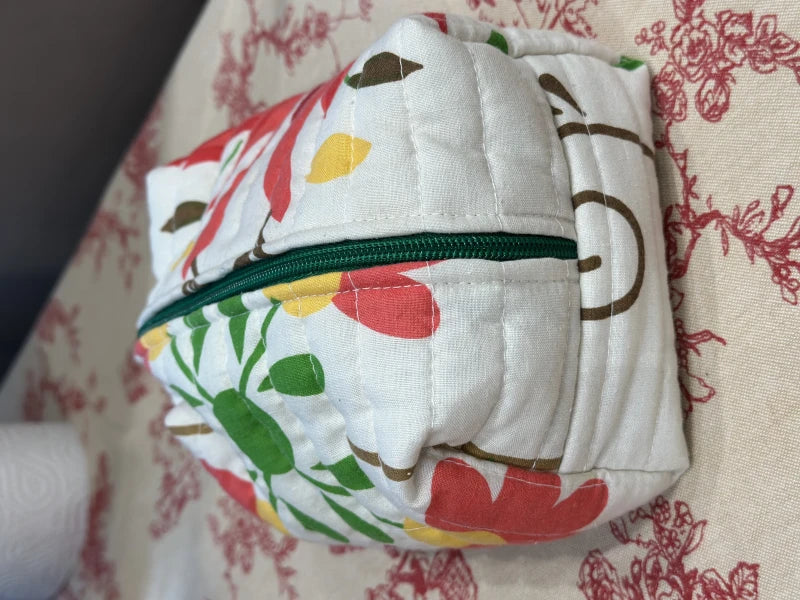Petite trousse de toilette en tissus recyclés