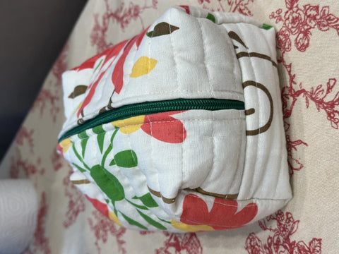 Petite trousse de toilette en tissus recyclés