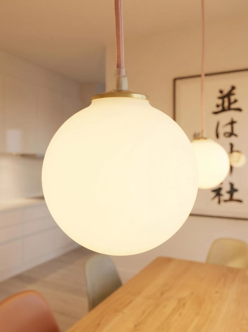 Suspension boule en opaline blanche - Louna