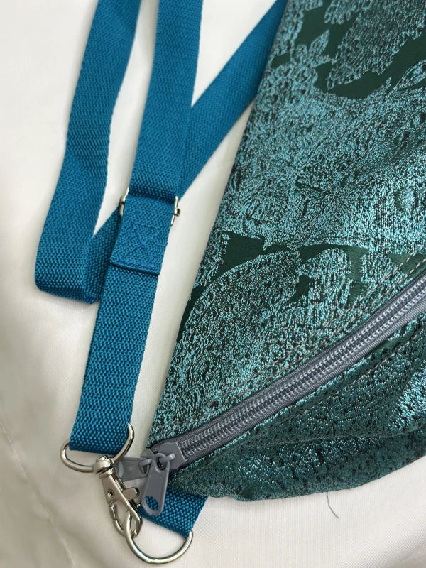 Sac banane vert en tissus d'ameublement