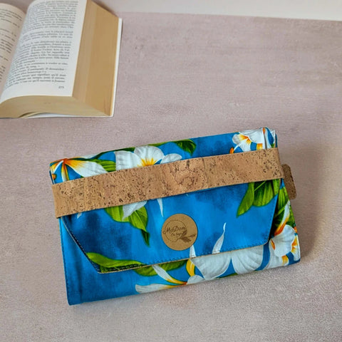 Pochette livre de poche : couvre livre artisanal en liège & tissus polynésiens