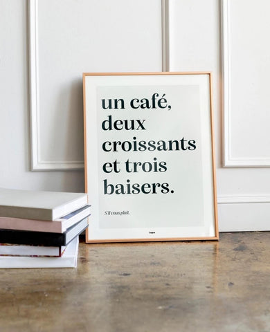 Un café, deux croissants et trois baisers | Affiche