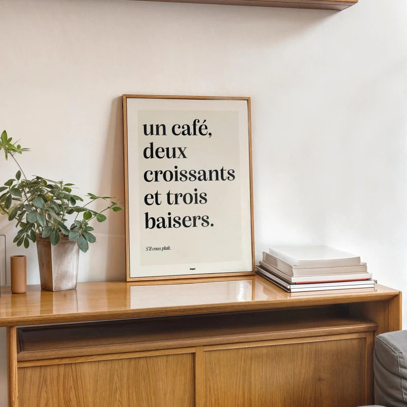 Un café, deux croissants et trois baisers | Affiche