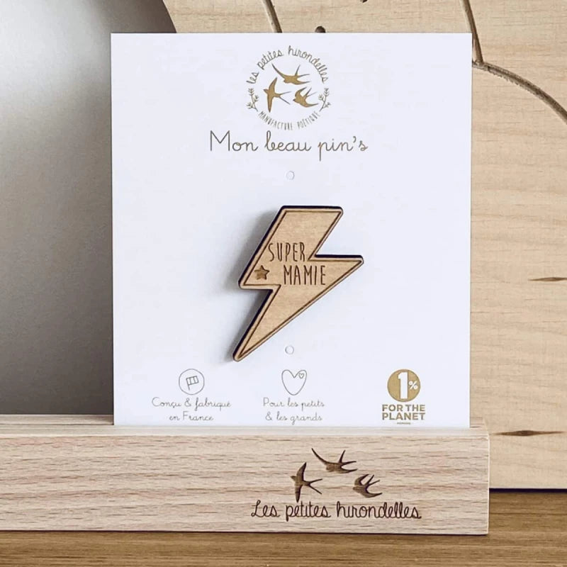 Pin's en bois - Super Mamie