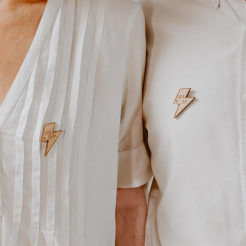 Pin's en bois - Super Mamie
