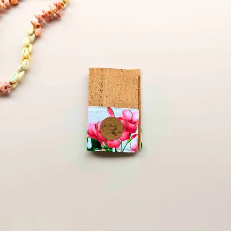 Porte-cartes en liège : accessoire polynésien