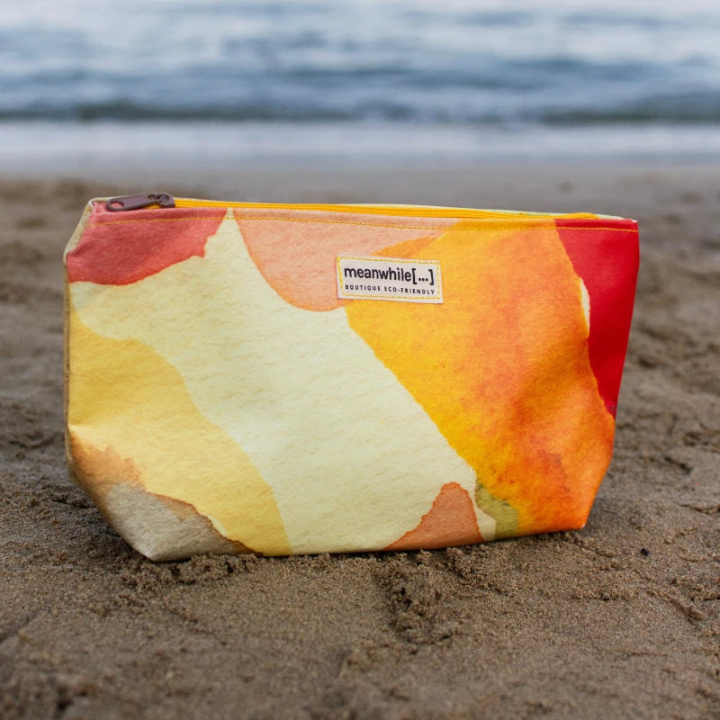 Grande trousse de toilette en bâche upcyclée