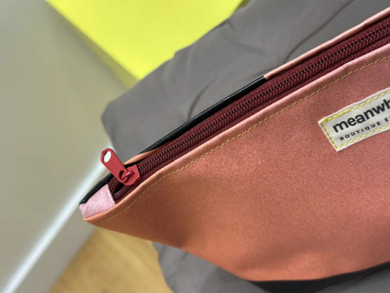 Grande trousse de toilette en bâche upcyclée