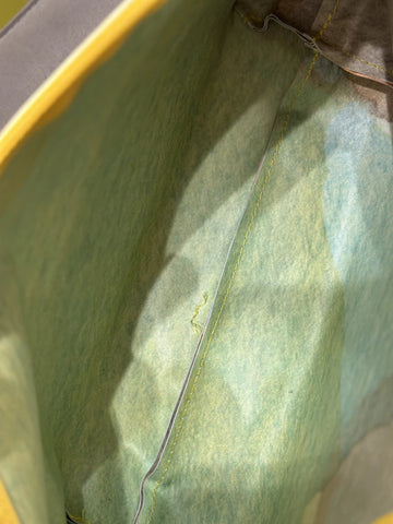 Grande trousse de toilette en bâche upcyclée