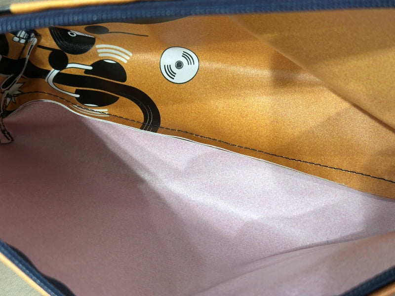 Grande trousse de toilette en bâche upcyclée