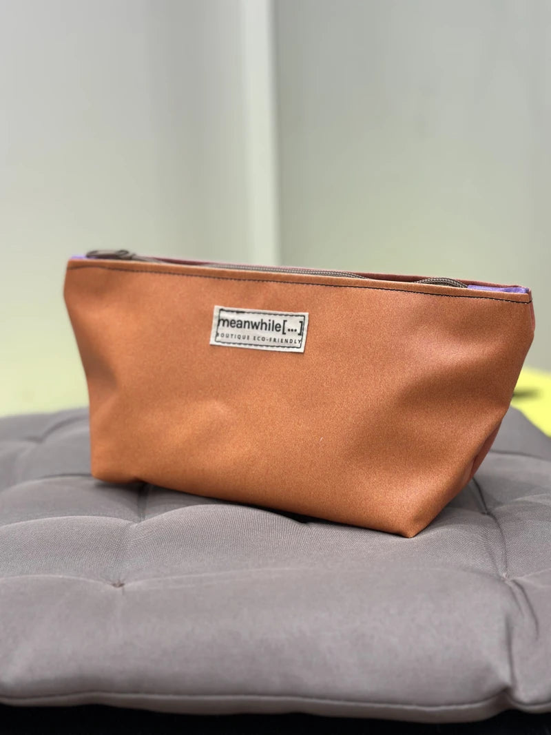 Petite trousse de toilette en bâche upcyclée