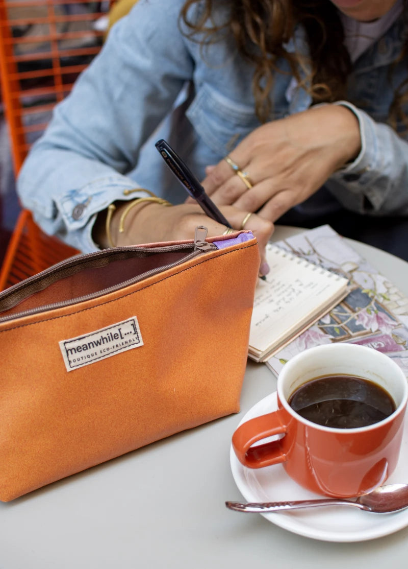 Petite trousse de toilette en bâche upcyclée