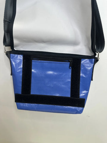 Petit sac bandoulière en bâche upcyclée