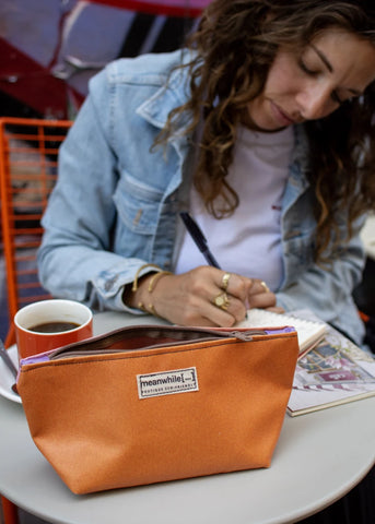 Petite trousse de toilette en bâche upcyclée