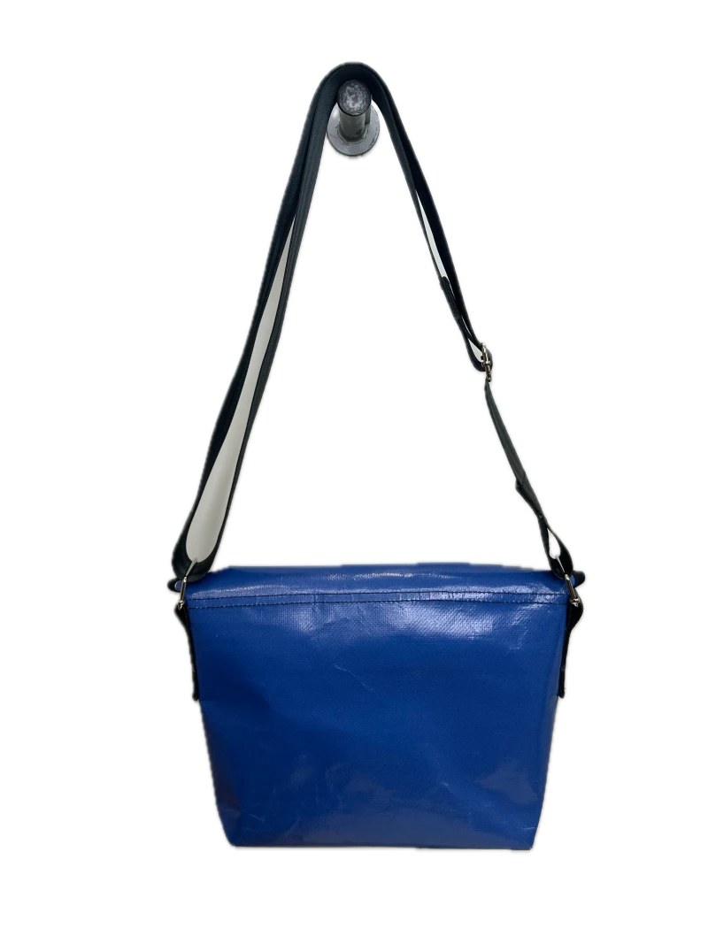 Grand sac bandoulière en bâche upcyclée