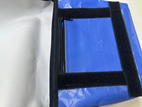 Grand sac bandoulière en bâche upcyclée