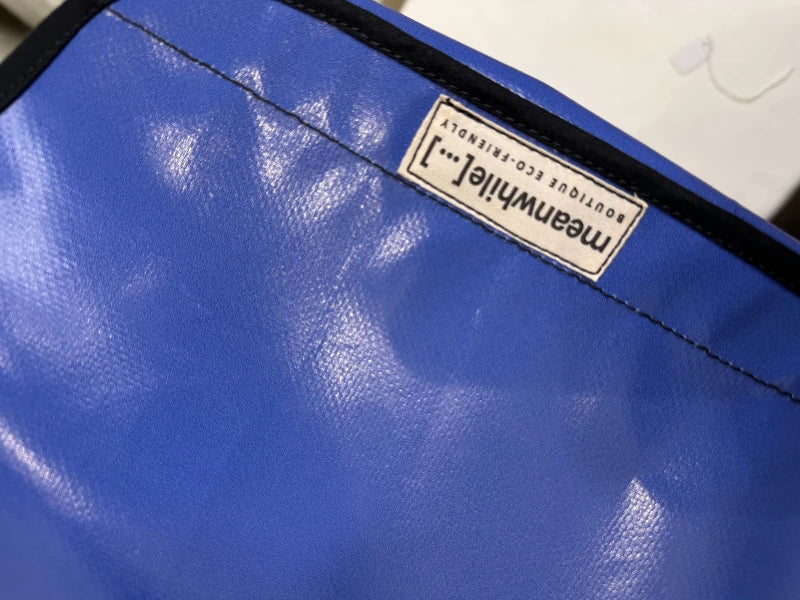 Grand sac bandoulière en bâche upcyclée