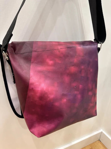 Grand sac bandoulière en bâche upcyclée