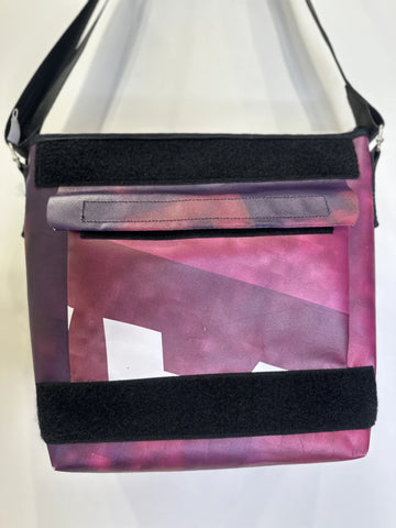 Grand sac bandoulière en bâche upcyclée