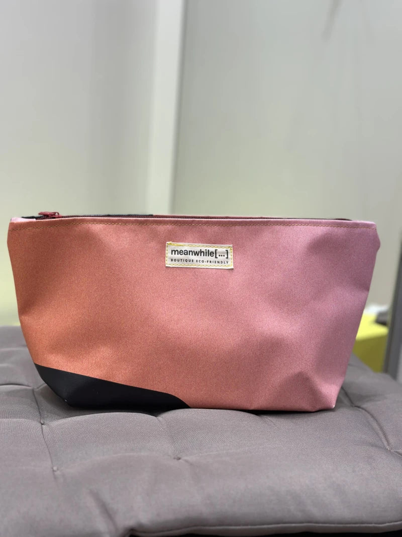 Grande trousse de toilette en bâche upcyclée
