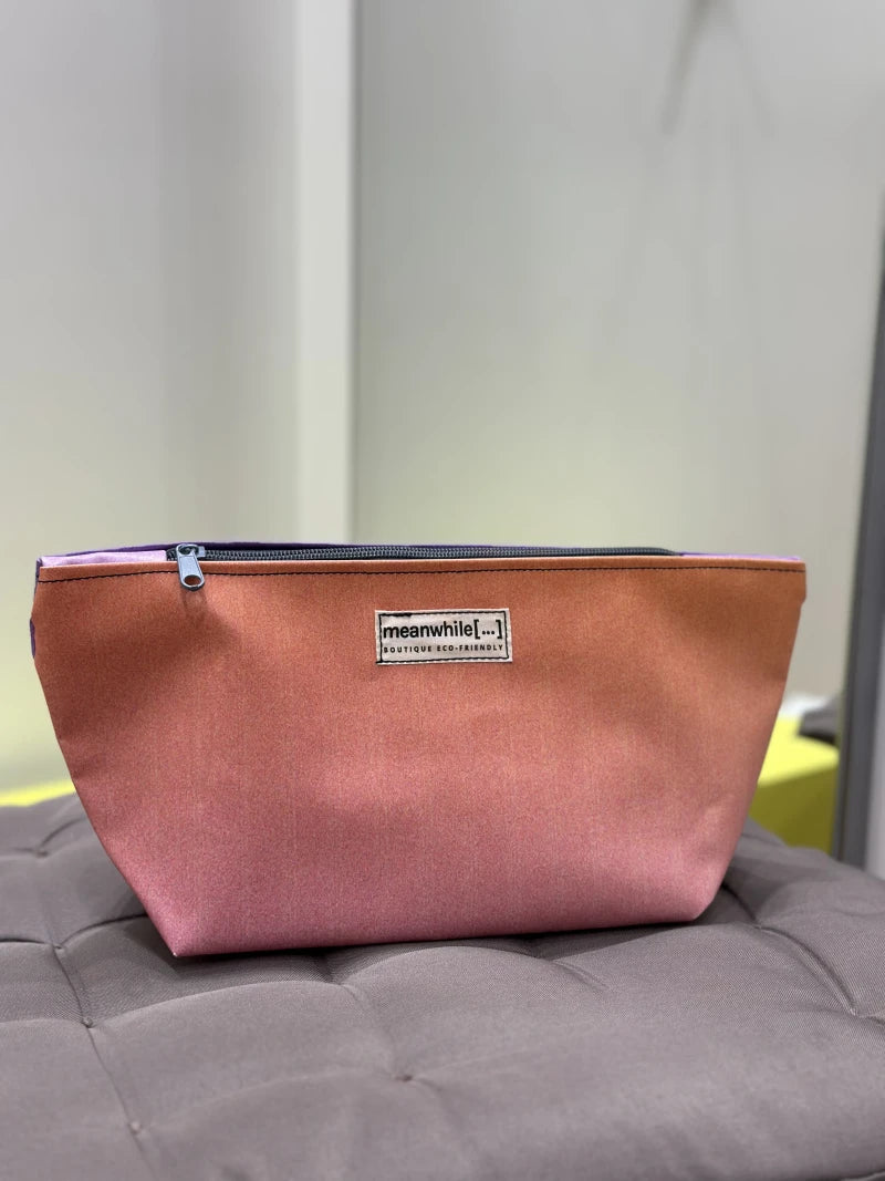 Grande trousse de toilette en bâche upcyclée