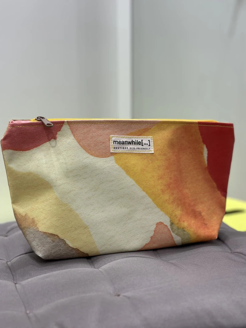 Grande trousse de toilette en bâche upcyclée