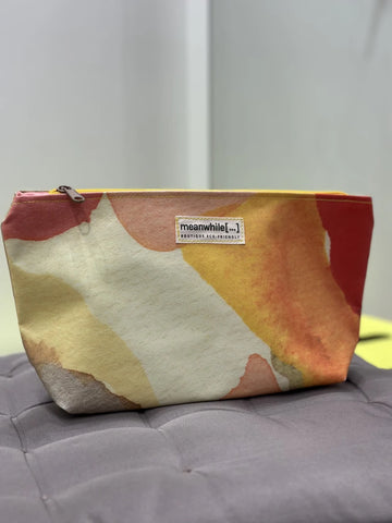 Grande trousse de toilette en bâche upcyclée