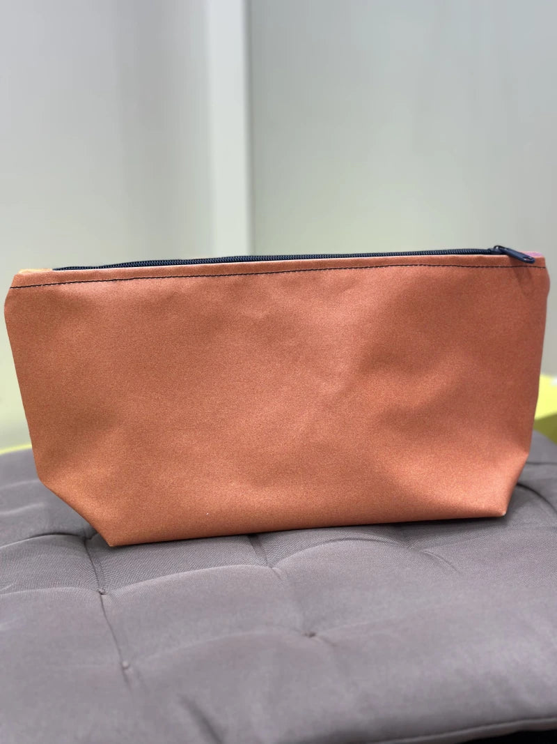 Grande trousse de toilette en bâche upcyclée