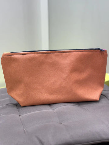 Grande trousse de toilette en bâche upcyclée