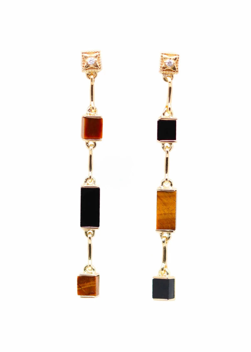Boucles d'oreilles asymétriques Louisette plaqué or Oeil de tigre et Onyx noir