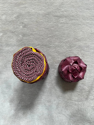 Le Krama Chaud Bordeaux dans son écrin en feuille de palmier - Homme